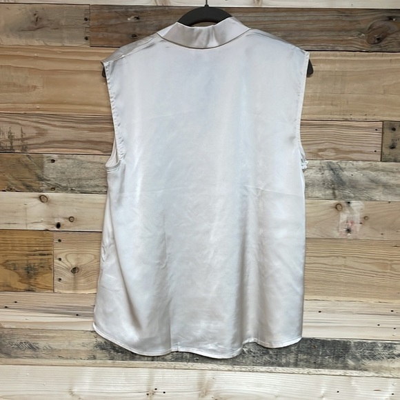 Mine size large ivory color satin sleeveless blouse - Picture 6 of 6